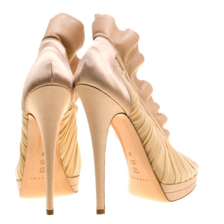 مملوكة مسبقًا Casadei Beige Satin/Mesh and Leather Ruffle Collar Tulle Platform Pumps Size 42