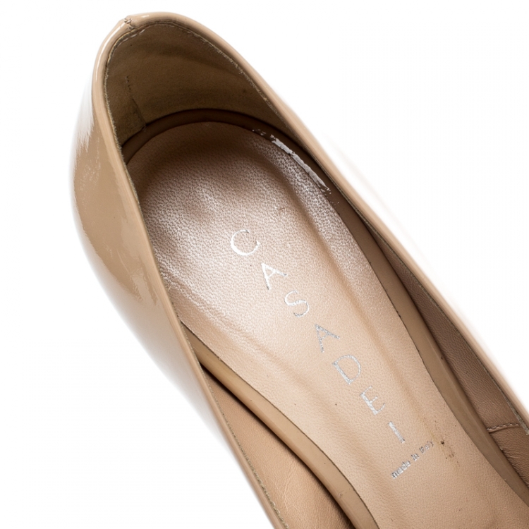 Pre Owned Casadei Beige Patent Leather Pointed Toe Pumps Size 39
