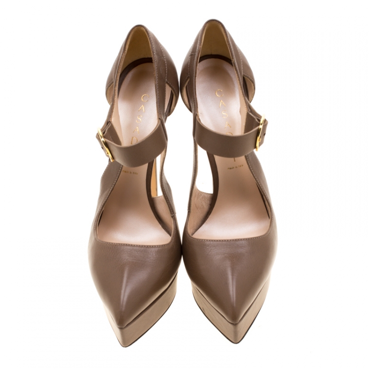 مملوكة مسبقًا Casadei Brown Leather Buckle Platform Pumps Size 37.5