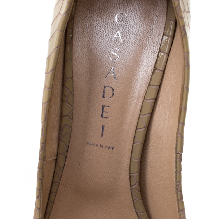 مملوكة مسبقًا Casadei Beige Python Embossed Leather Peep Toe Platform Pumps Size 38.5