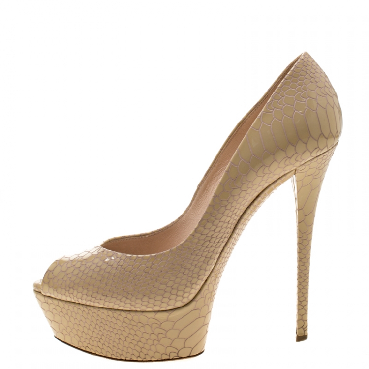 مملوكة مسبقًا Casadei Beige Python Embossed Leather Peep Toe Platform Pumps Size 38.5
