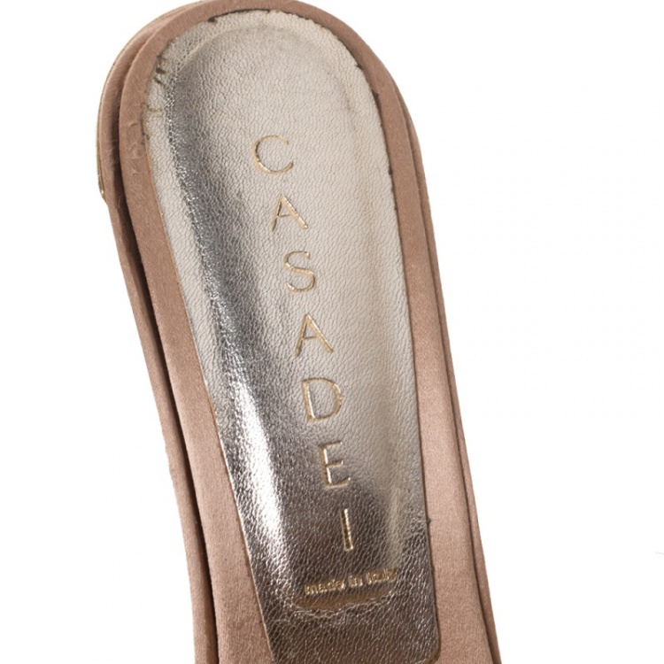 مملوكة مسبقًا Casadei Beige Satin Crystal Embellished Platform Open Toe Slide Sandals Size 37
