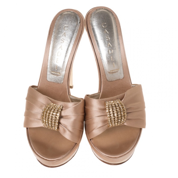 مملوكة مسبقًا Casadei Beige Satin Crystal Embellished Platform Open Toe Slide Sandals Size 37
