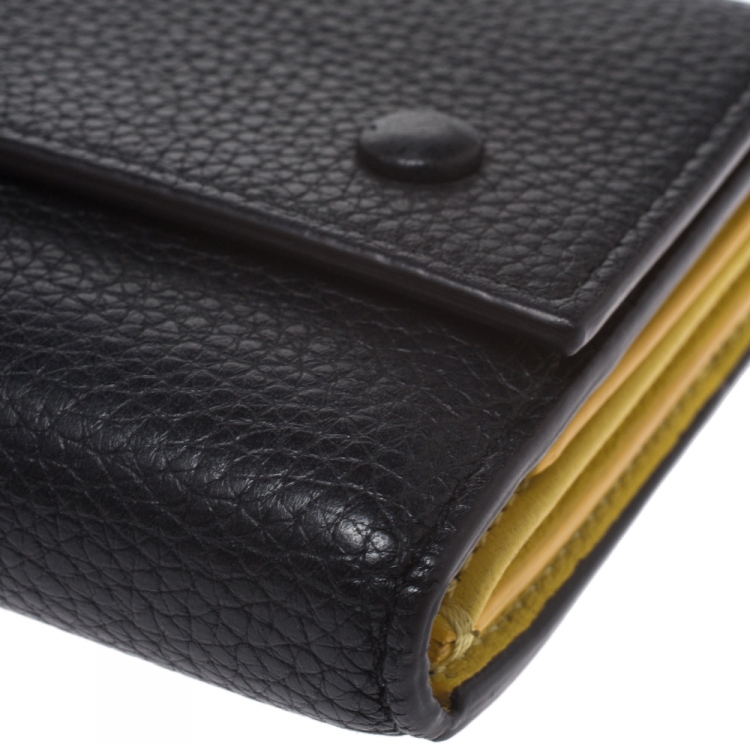 مملوكة مسبقًا Celine Black Leather Small Trifold Wallet