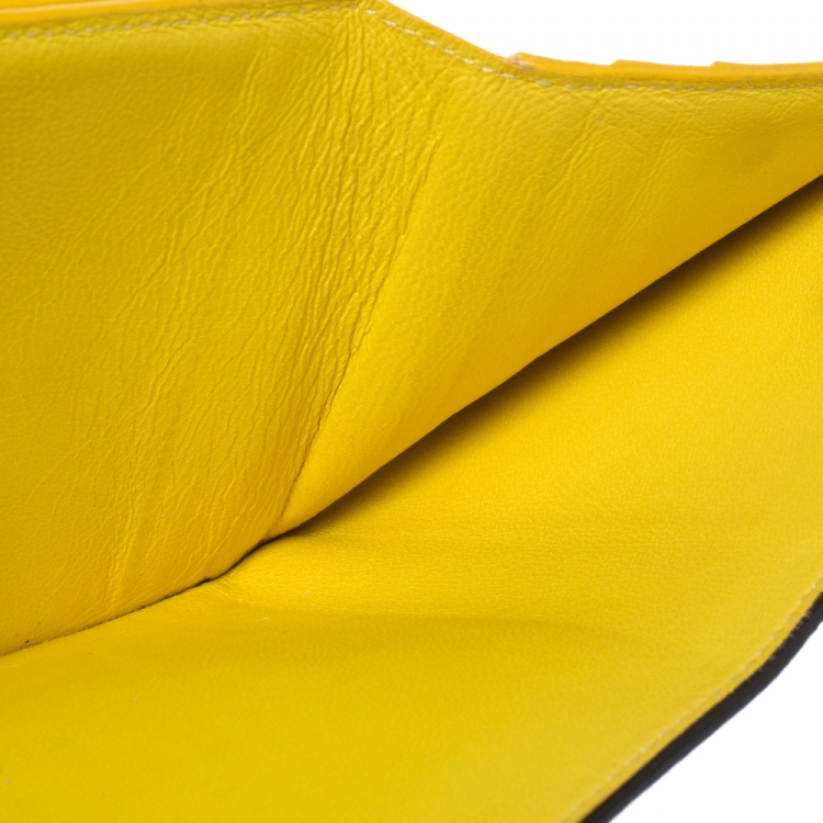 مملوكة مسبقًا Celine Black Leather Small Trifold Wallet