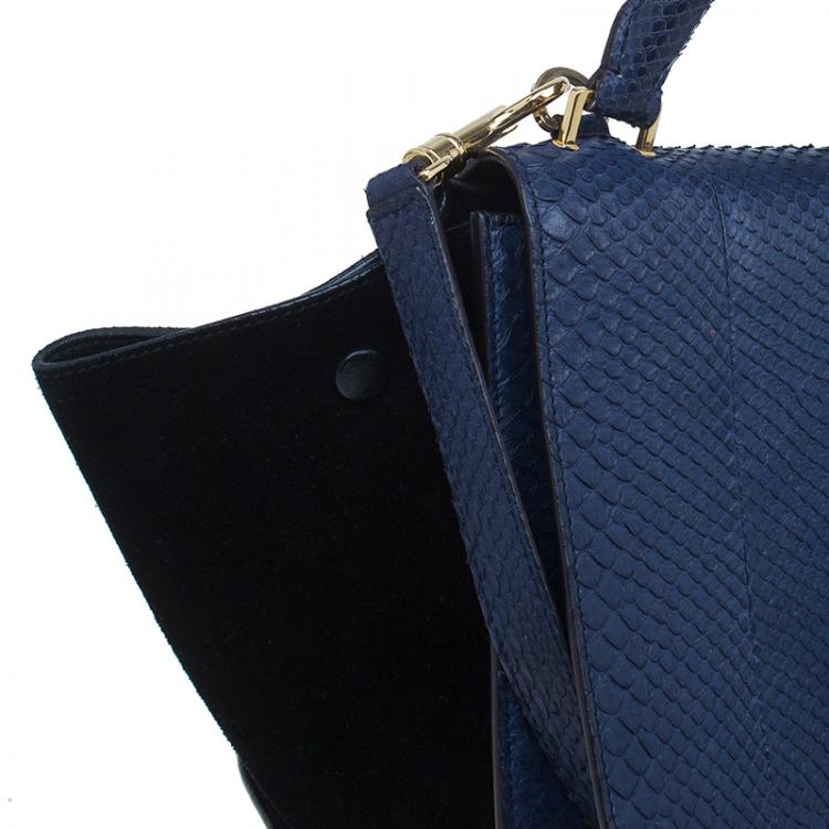 مملوكة مسبقًا Celine Navy Blue Python Suede Medium Trapeze Bag