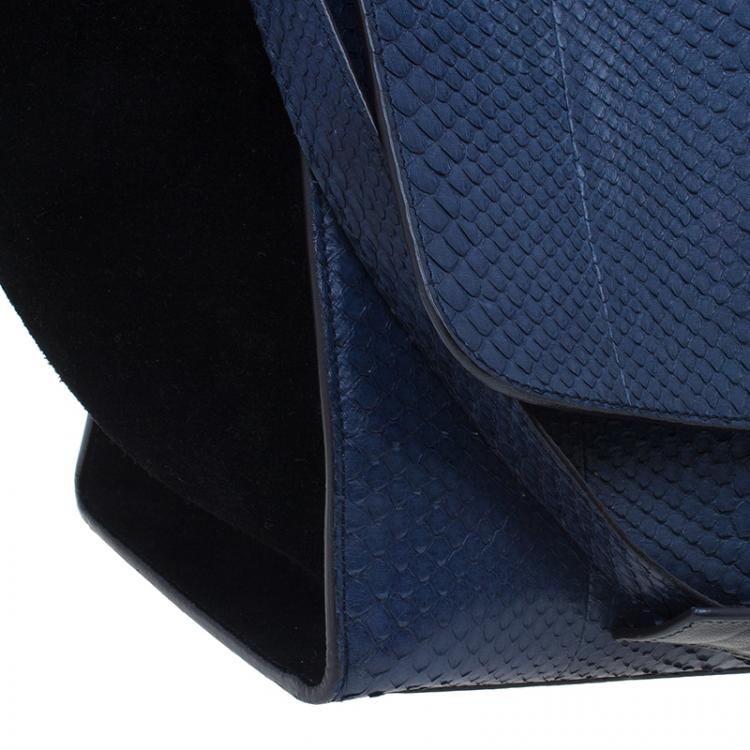 مملوكة مسبقًا Celine Navy Blue Python Suede Medium Trapeze Bag