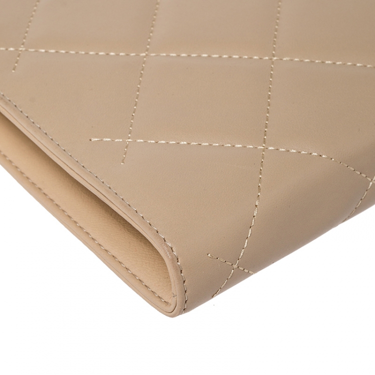Pre Owned Carolina Herrera Beige Leather Chain Clutch