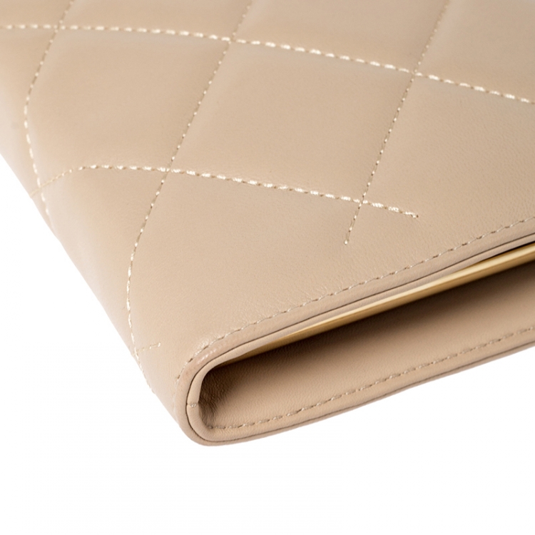 Pre Owned Carolina Herrera Beige Leather Chain Clutch