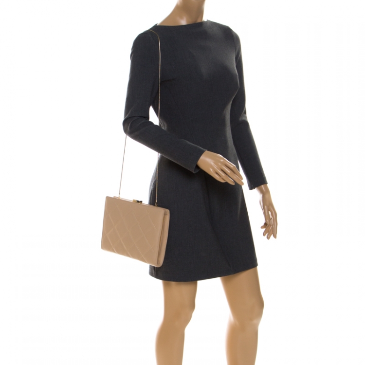 Pre Owned Carolina Herrera Beige Leather Chain Clutch
