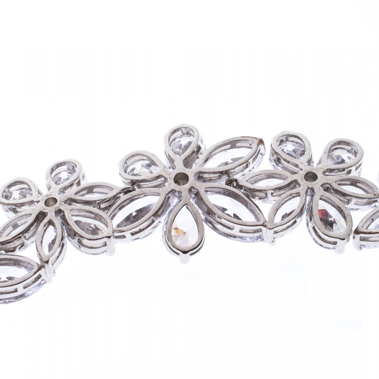 Pre Owned CH Carolina Herrera Crystal Jasmine Collection Silver Tone Hook Bracelet