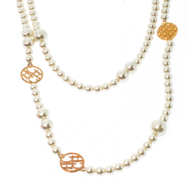 Pre Owned CH Carolina Herrera A Day For Love Faux Pearl Long Station Necklace