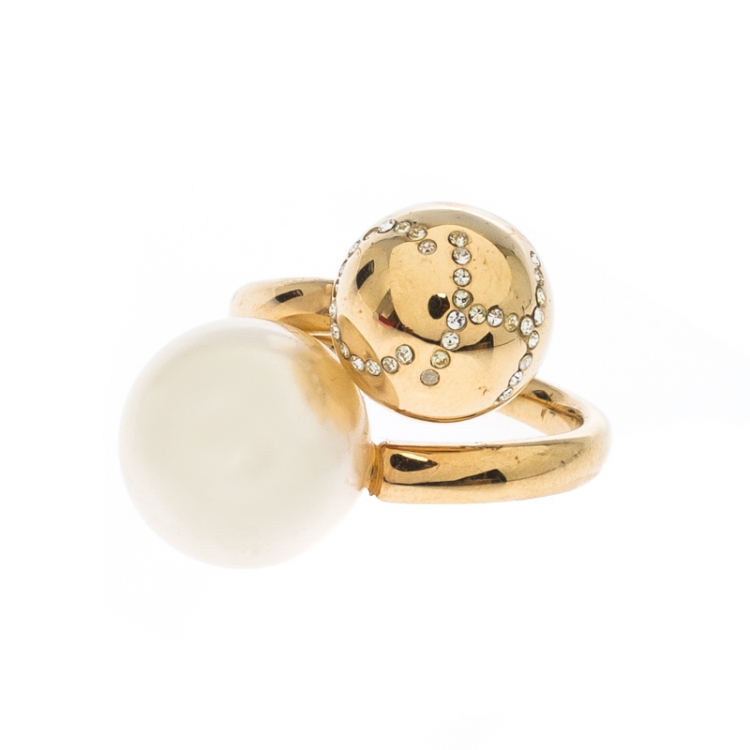 Pre Owned CH Carolina Herrera Crystal Embedded Faux Pearl Entwined Ring Size 51