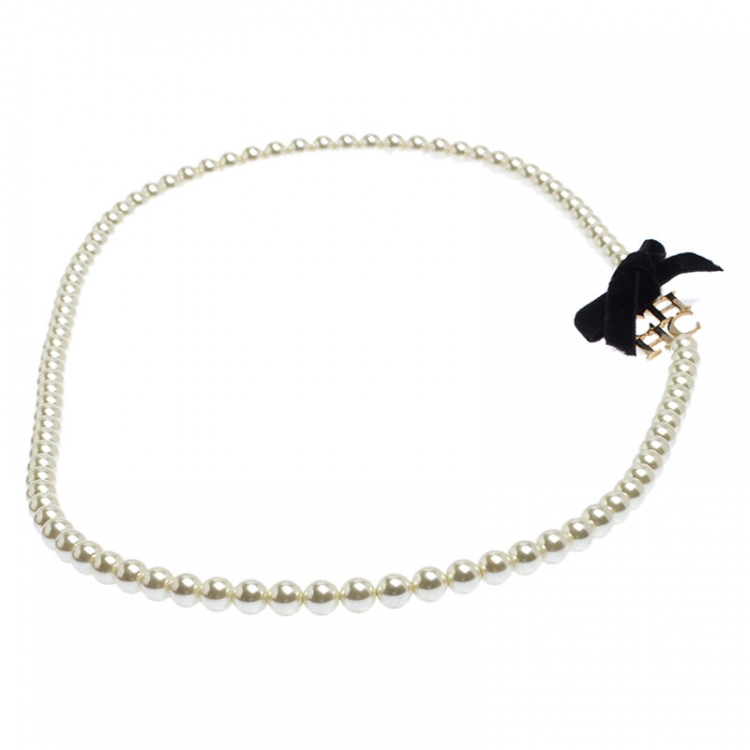 Pre Owned CH Carolina Herrera Logo Faux Pearl Long Strand Necklace