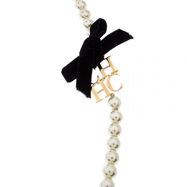 Pre Owned CH Carolina Herrera Logo Faux Pearl Long Strand Necklace
