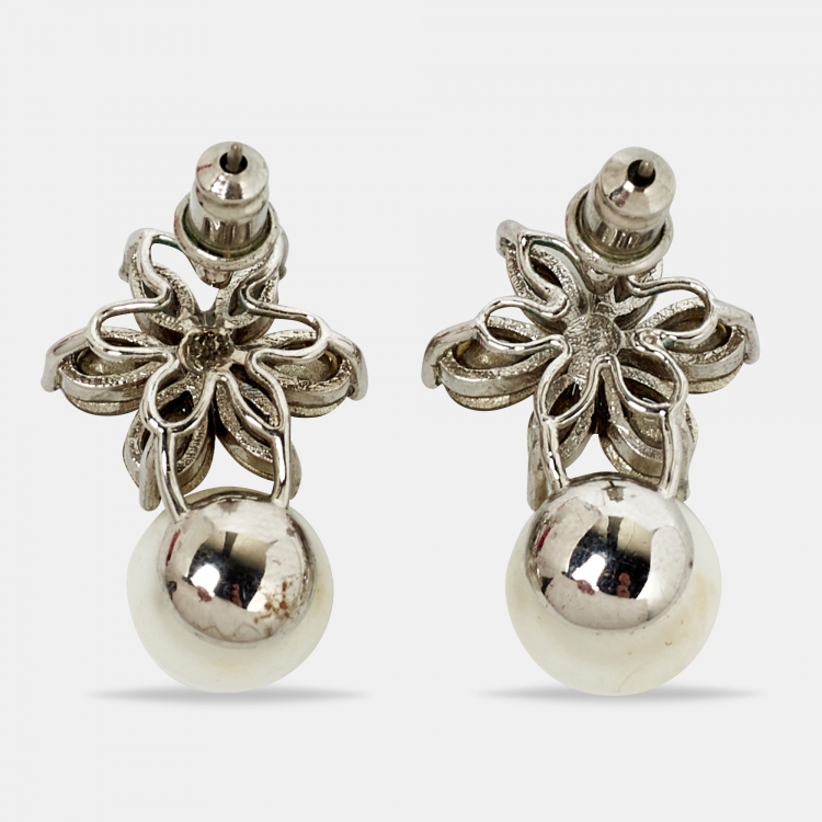 Pre Owned CH Carolina Herrera CH Crystal Jasmine Faux Pearl Earring and Pendant Necklace
