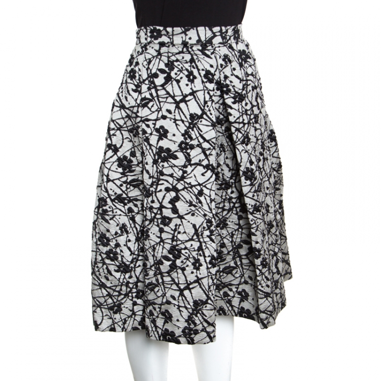 Pre Owned CH Carolina Herrera Monochrome Floral Patterned Brocade Flared Skirt M