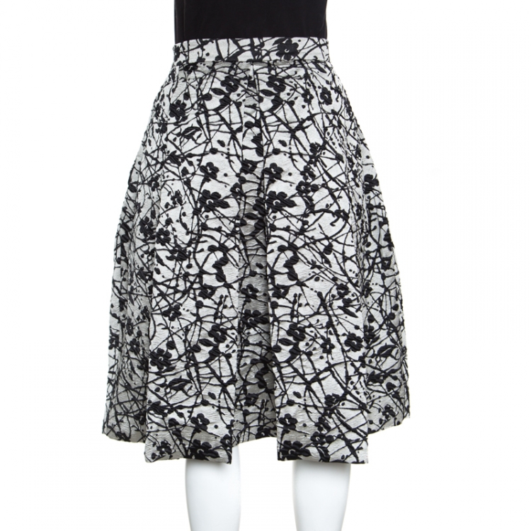 Pre Owned CH Carolina Herrera Monochrome Floral Patterned Brocade Flared Skirt M