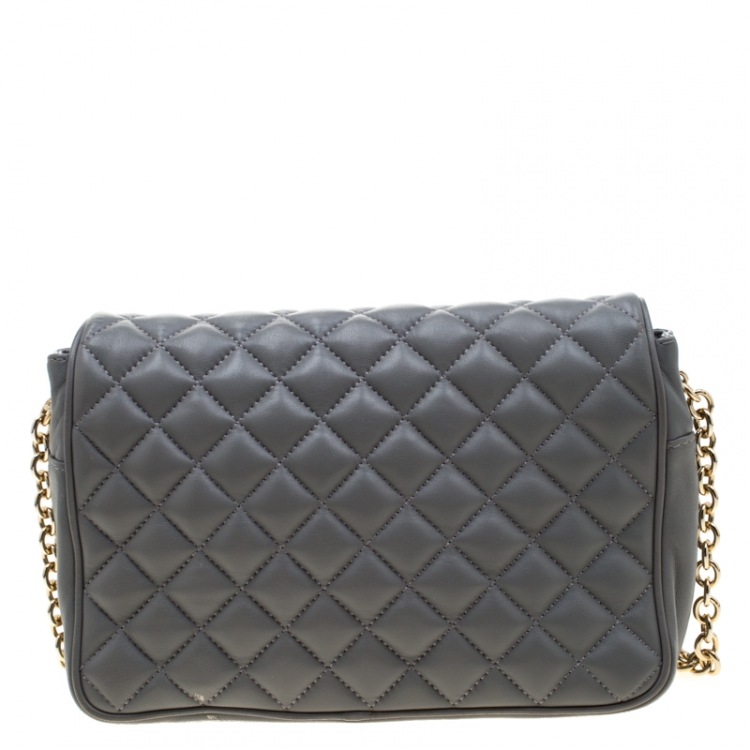 مملوكة مسبقًا Carolina Herrera Grey Quilted Leather Flap Shoulder Bag
