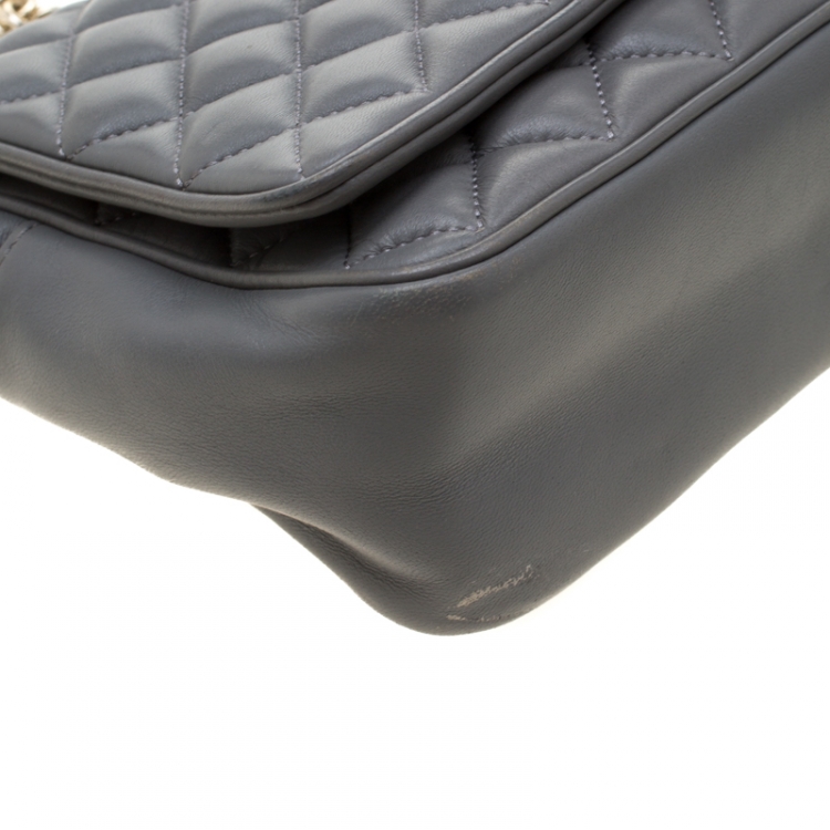 مملوكة مسبقًا Carolina Herrera Grey Quilted Leather Flap Shoulder Bag