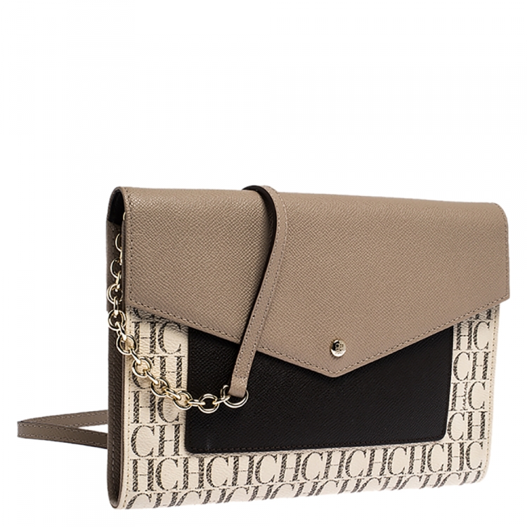 مملوكة مسبقًا Carolina Herrera Monogram Coated Canvas Envelope Crossbody Bag