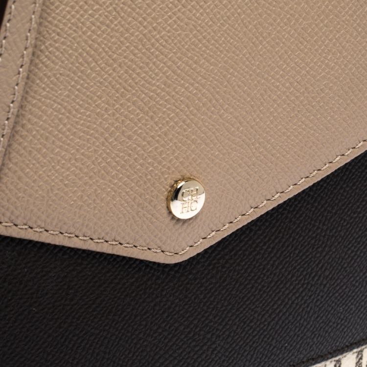 مملوكة مسبقًا Carolina Herrera Monogram Coated Canvas Envelope Crossbody Bag