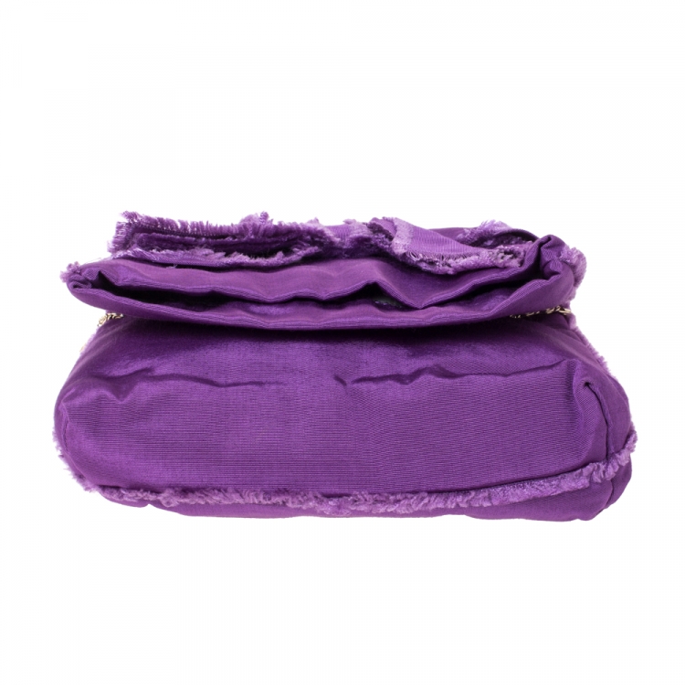 مملوكة مسبقًا Carolina Herrera Purple Fabric Bow Chain Clutch