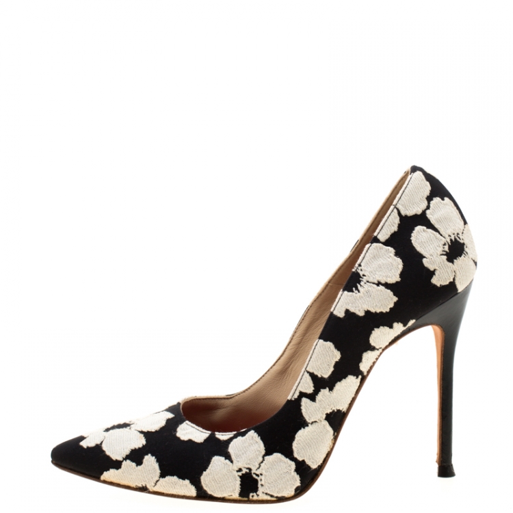 Pre Owned Carolina Herrera Monochrome Floral Print Lace Fabric Pointed Toe Pumps Size 38