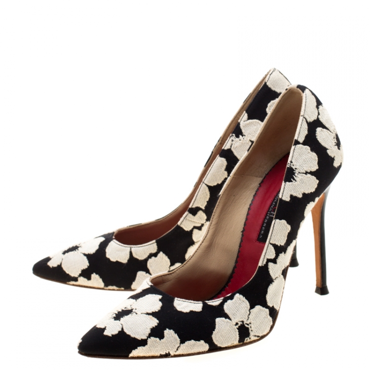 Pre Owned Carolina Herrera Monochrome Floral Print Lace Fabric Pointed Toe Pumps Size 38