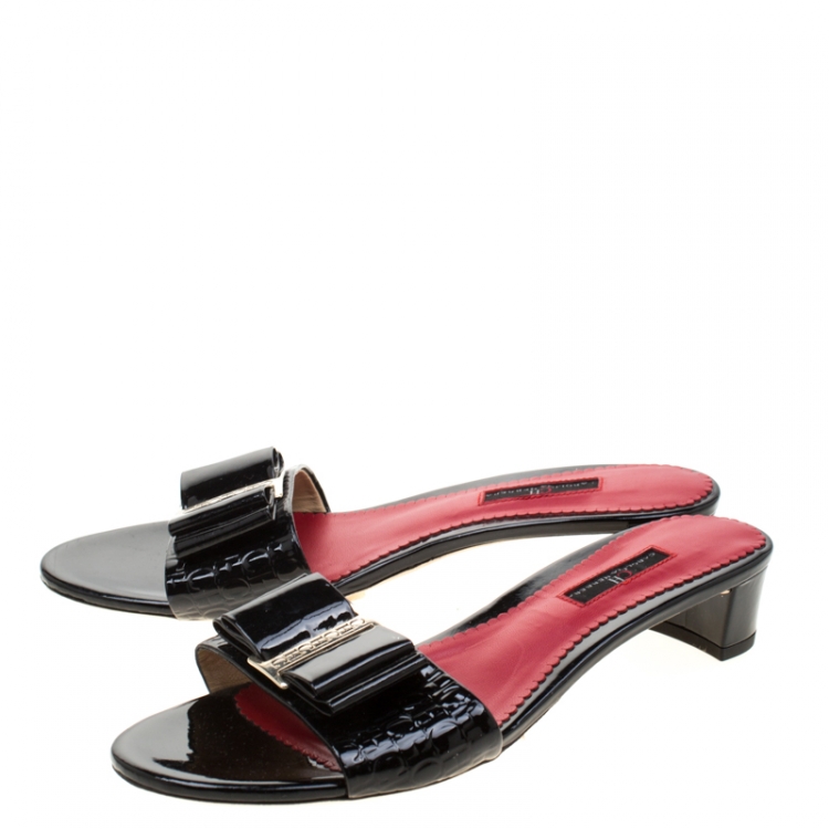 Pre Owned Carolina Herrera Black Patent Leather Slides Size 40