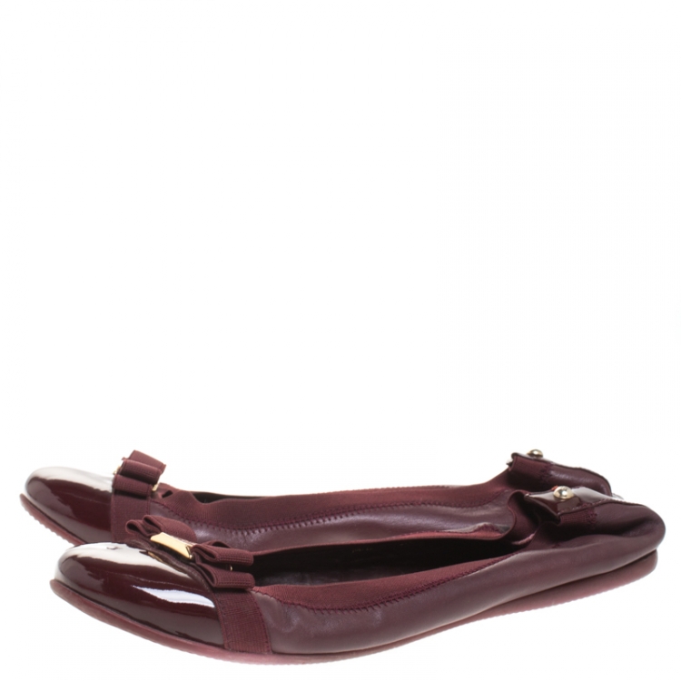 Pre Owned CH Carolina Herrera Burgundy Leather And Patent Leather Bow Ballet Flats Size 37