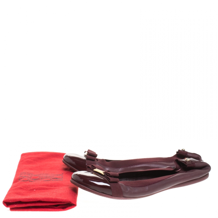 Pre Owned CH Carolina Herrera Burgundy Leather And Patent Leather Bow Ballet Flats Size 37