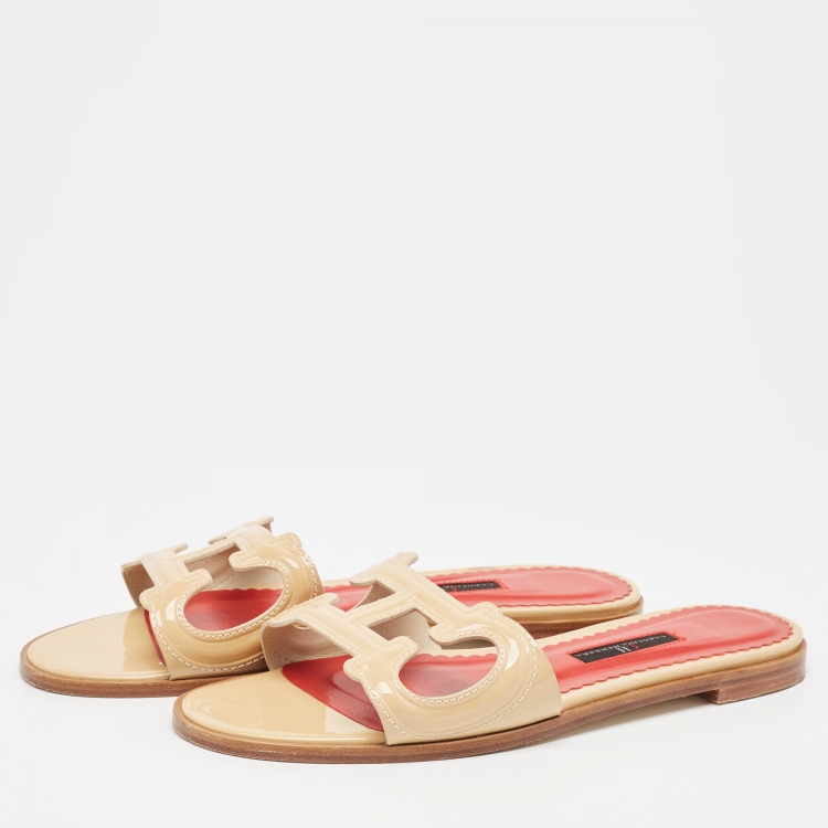 Pre Owned CH Carolina Herrera Beige Patent Leather Initials Insignia Flat Slides Size 39