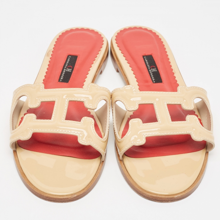 Pre Owned CH Carolina Herrera Beige Patent Leather Initials Insignia Flat Slides Size 39