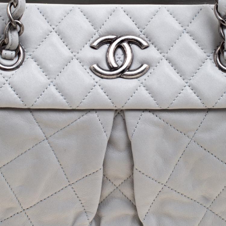 Pre Owned Chanel Grey Quilted Iridescent Leather Chic Quilt Bowling Bag