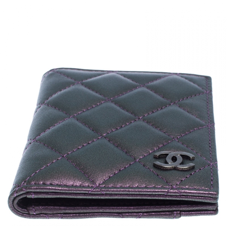 مملوكة مسبقًا  Chanel Metallic Quilted Leather Classic Bifold Wallet