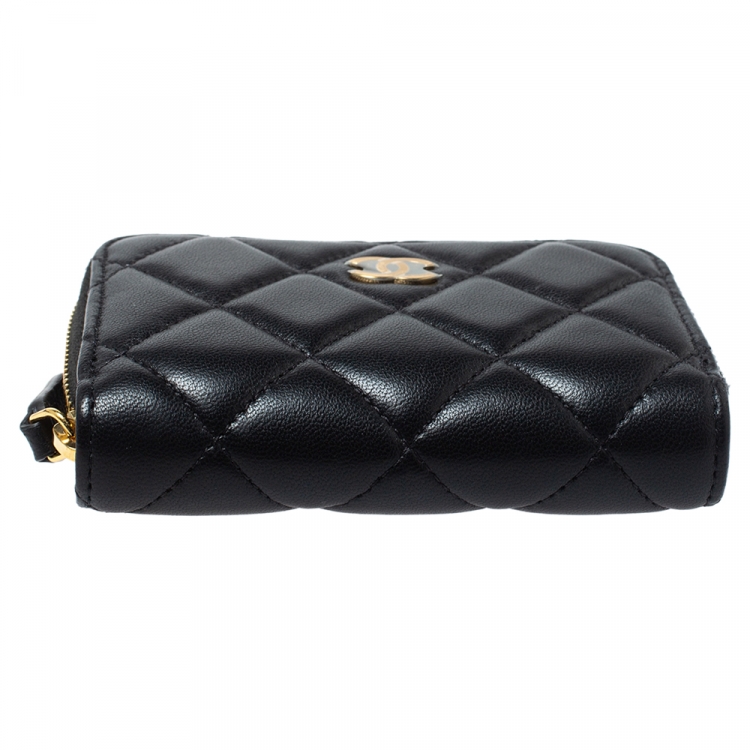 Pre Owned Chanel Black Quilted Leather Zip Around Coin Purse
