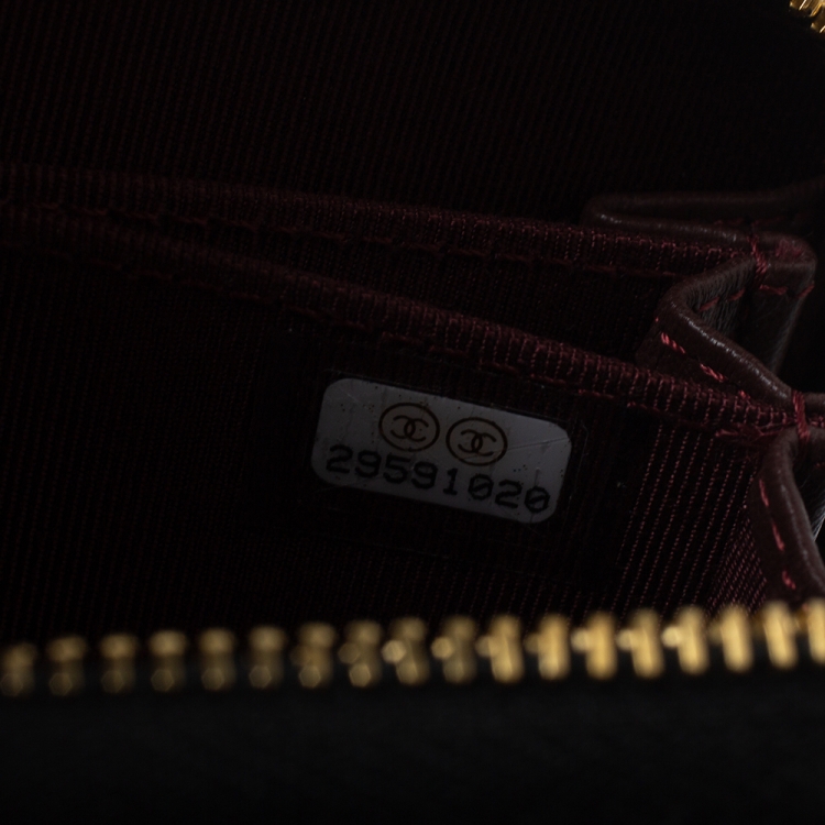 Pre Owned Chanel Black Quilted Leather Zip Around Coin Purse