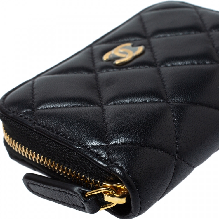 Pre Owned Chanel Black Quilted Leather Zip Around Coin Purse