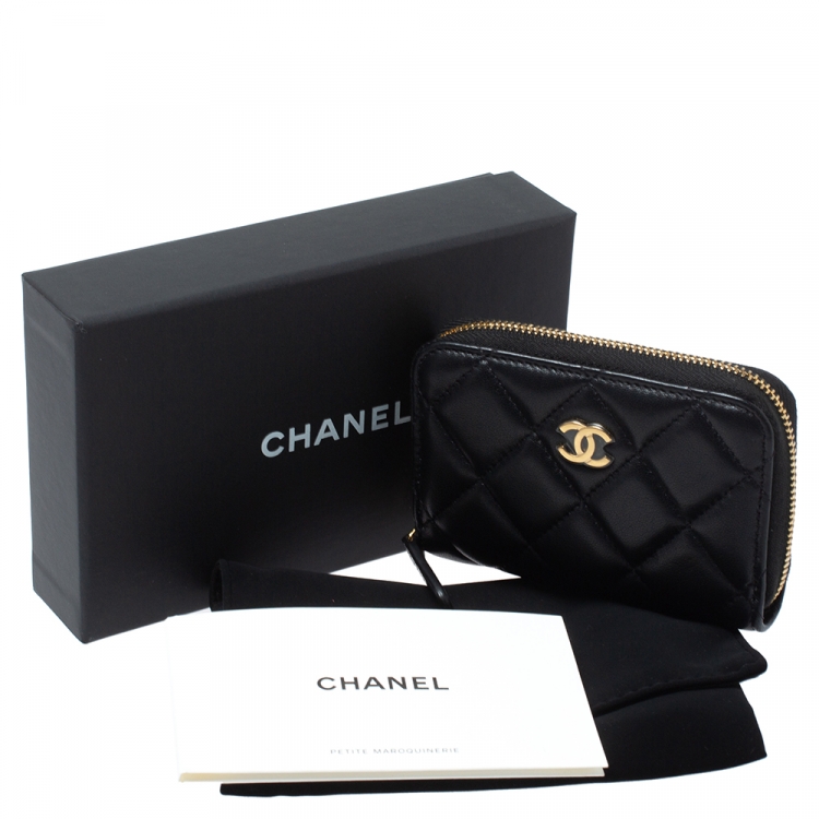Pre Owned Chanel Black Quilted Leather Zip Around Coin Purse