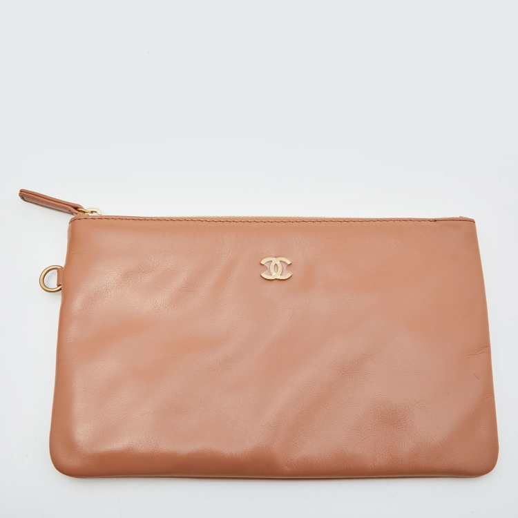 Pre Owned Chanel Tan Quilted Glossy Leather Drawstring 22 Bag