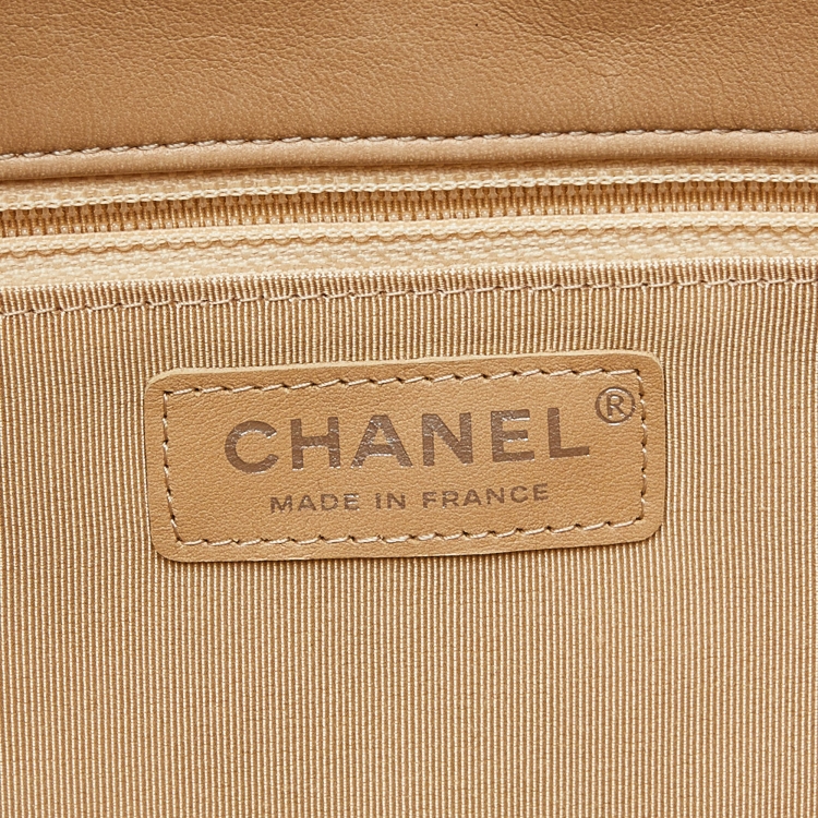 Pre Owned Chanel Beige/Black Quilted Leather Medium Hula Hoop Bag