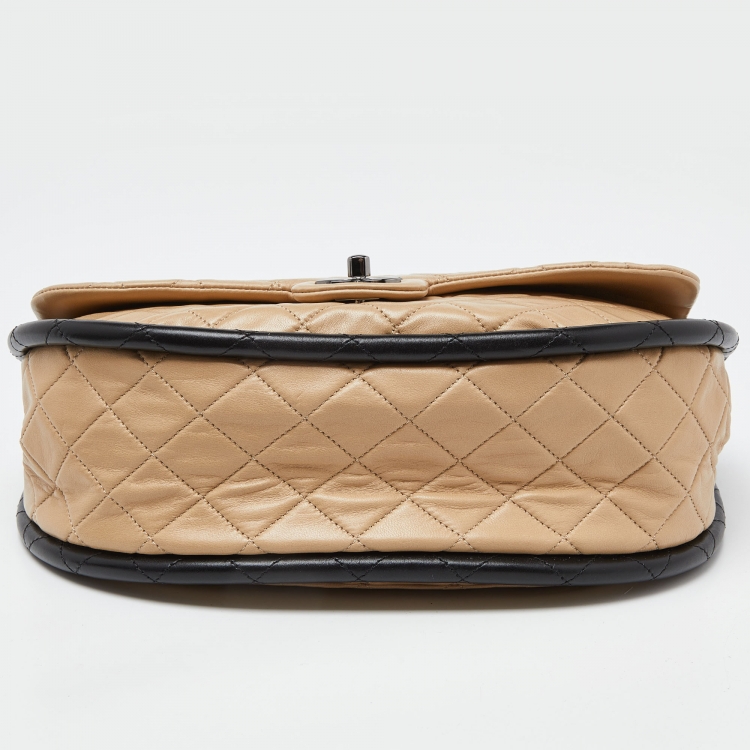 Pre Owned Chanel Beige/Black Quilted Leather Medium Hula Hoop Bag