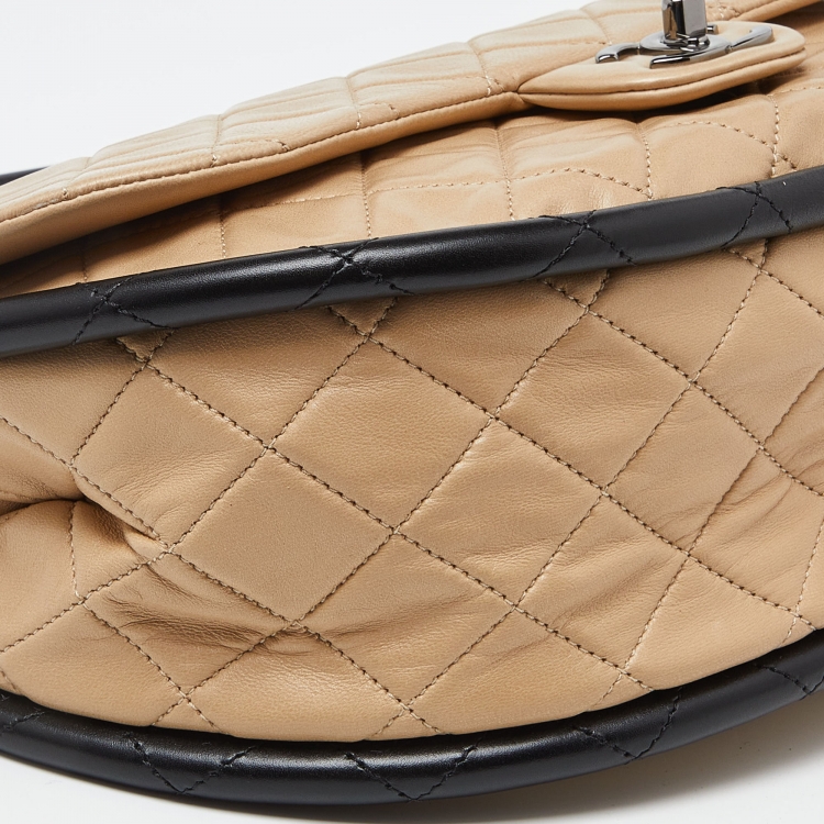 Pre Owned Chanel Beige/Black Quilted Leather Medium Hula Hoop Bag