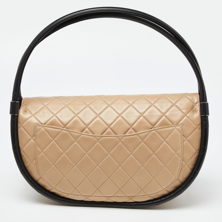Pre Owned Chanel Beige/Black Quilted Leather Medium Hula Hoop Bag