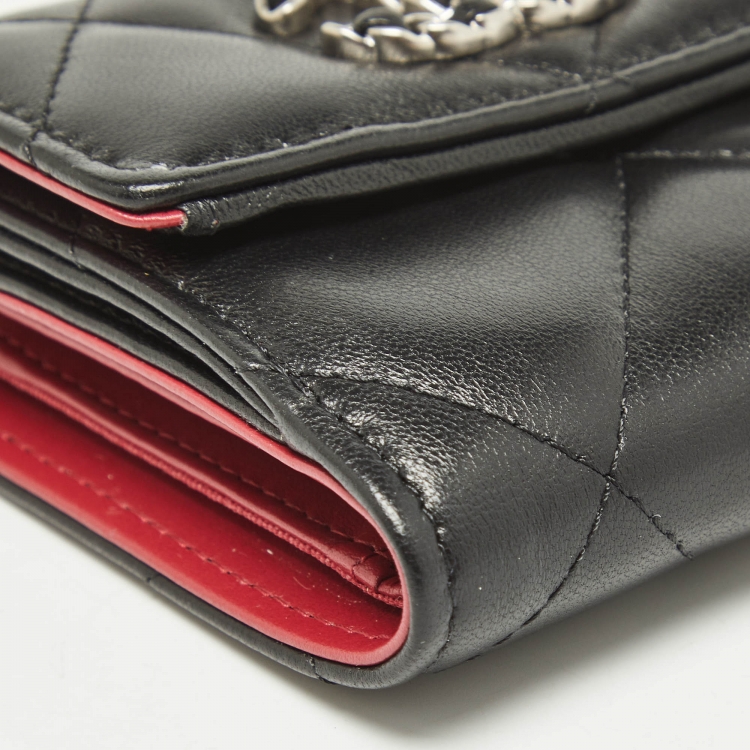مملوكة مسبقًا Chanel Black Quilted Leather 19 Trifold Wallet