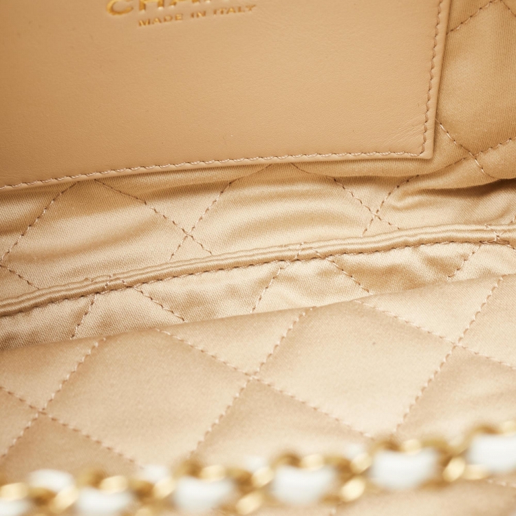 Pre Owned Chanel White Quilted Leather Mini 22 Chain Bag