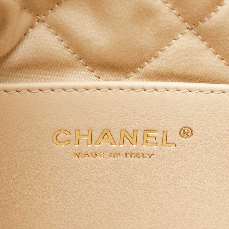 Pre Owned Chanel White Quilted Leather Mini 22 Chain Bag