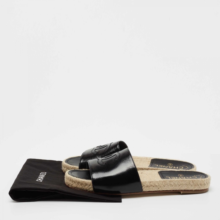 Pre Owned Chanel Black Patent Leather CC Flat Espadrille Slides Size 38