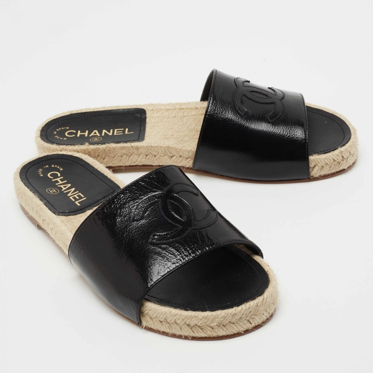 Pre Owned Chanel Black Patent Leather CC Flat Espadrille Slides Size 38